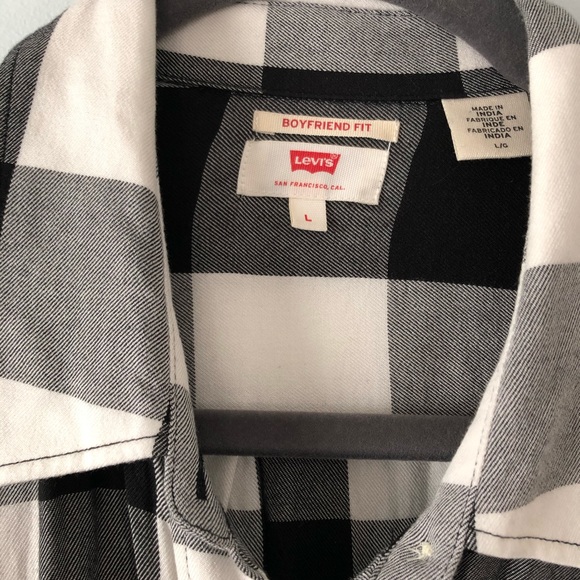 Levi’s Boyfriend Fit Button Up Shirt - Picture 3 of 3